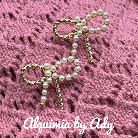 Bow Pearls big stud earrings/lolita/kawaii/maximalist/babydoll earrings - Picture 1 of 3